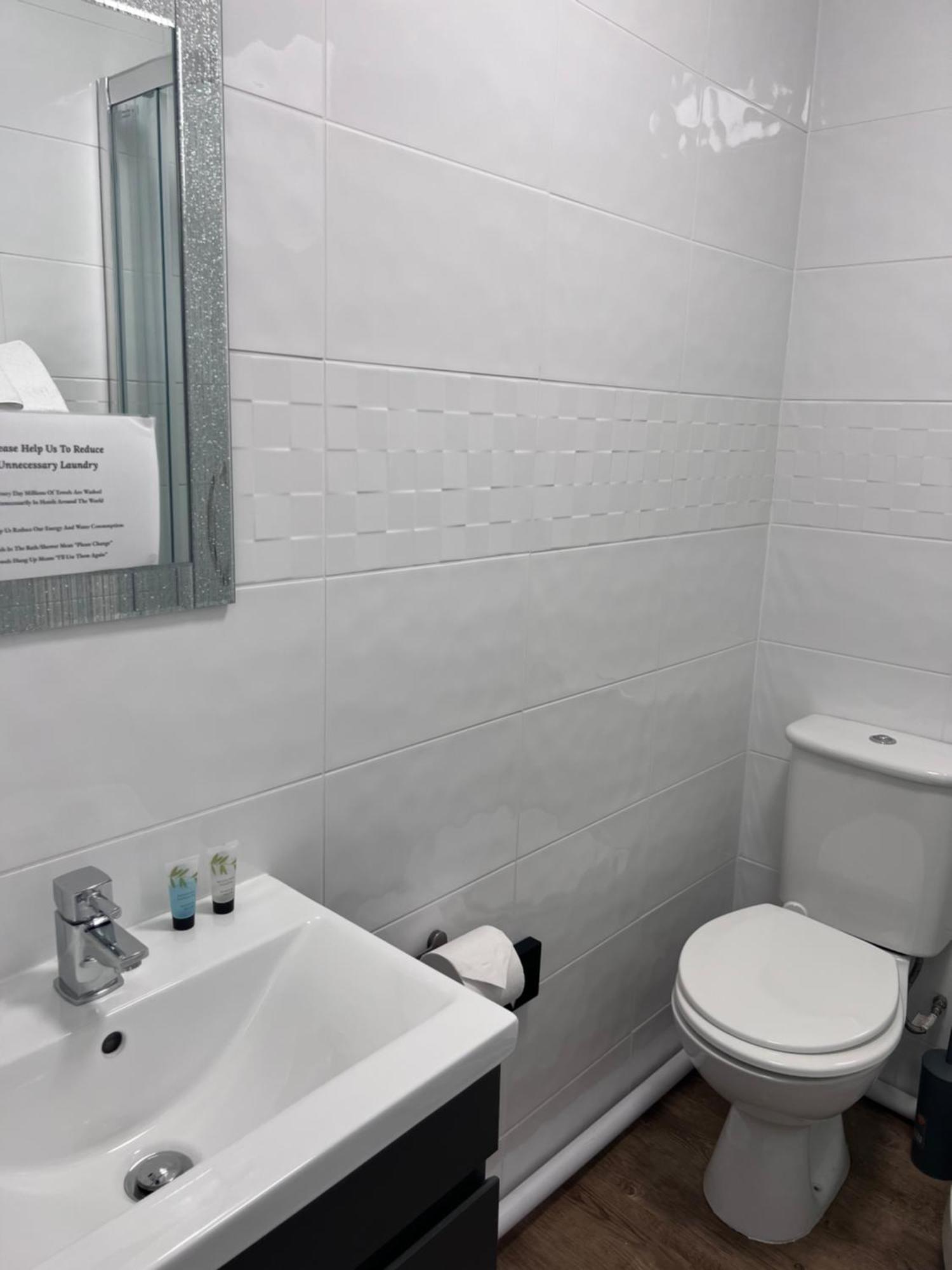 קורוון The Crown Hotel מראה חיצוני תמונה