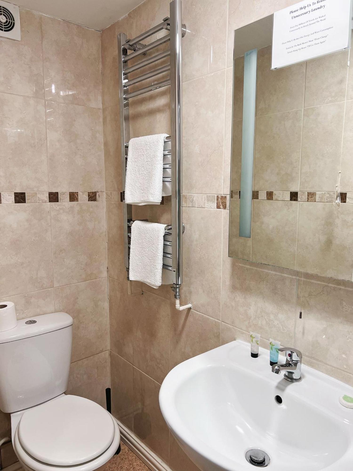 קורוון The Crown Hotel מראה חיצוני תמונה