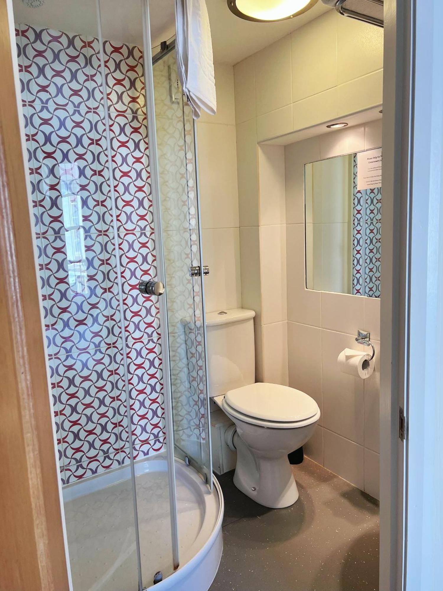 קורוון The Crown Hotel מראה חיצוני תמונה